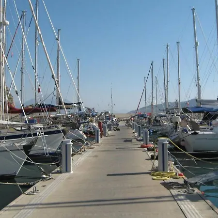 Appartement Sailing On A Private Acht Bavaria 44 With Captan *