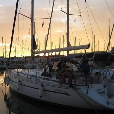 Apartamento Sailing On A Private Acht Bavaria 44 With Captan