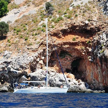 Sailing On A Private Acht Bavaria 44 With Captan Apartamento Alanya