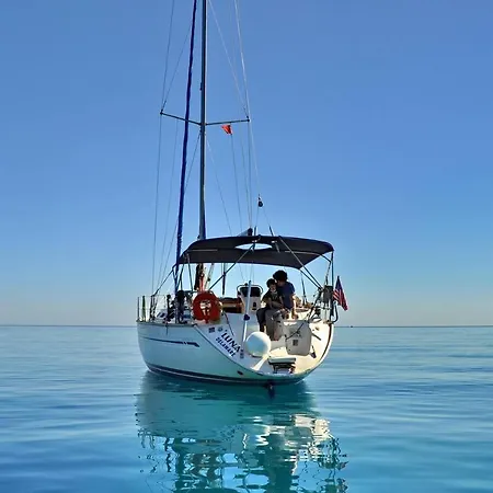 Sailing On A Private Acht Bavaria 44 With Captan Apartamento